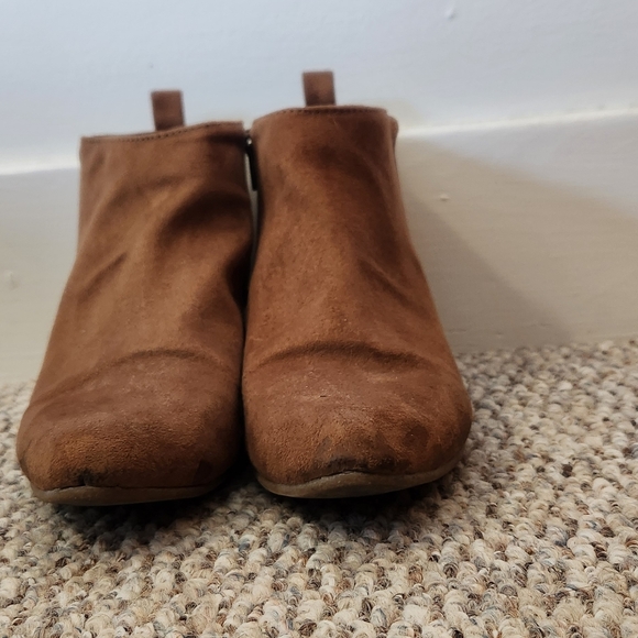 Old Navy suede boot heels - Picture 4 of 7